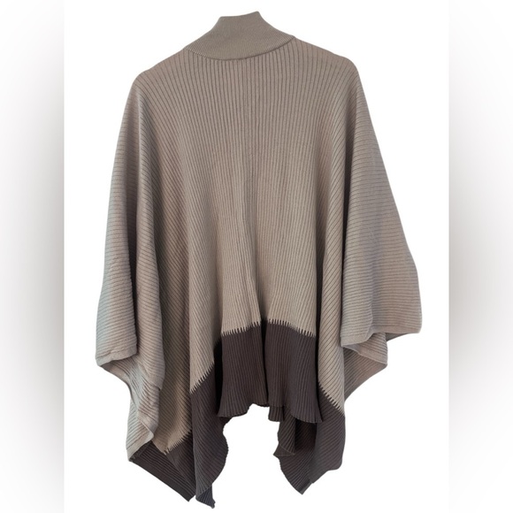 Lululemon On The Go Poncho in Chrome / Dusky Lavender - one size - Picture 6 of 11